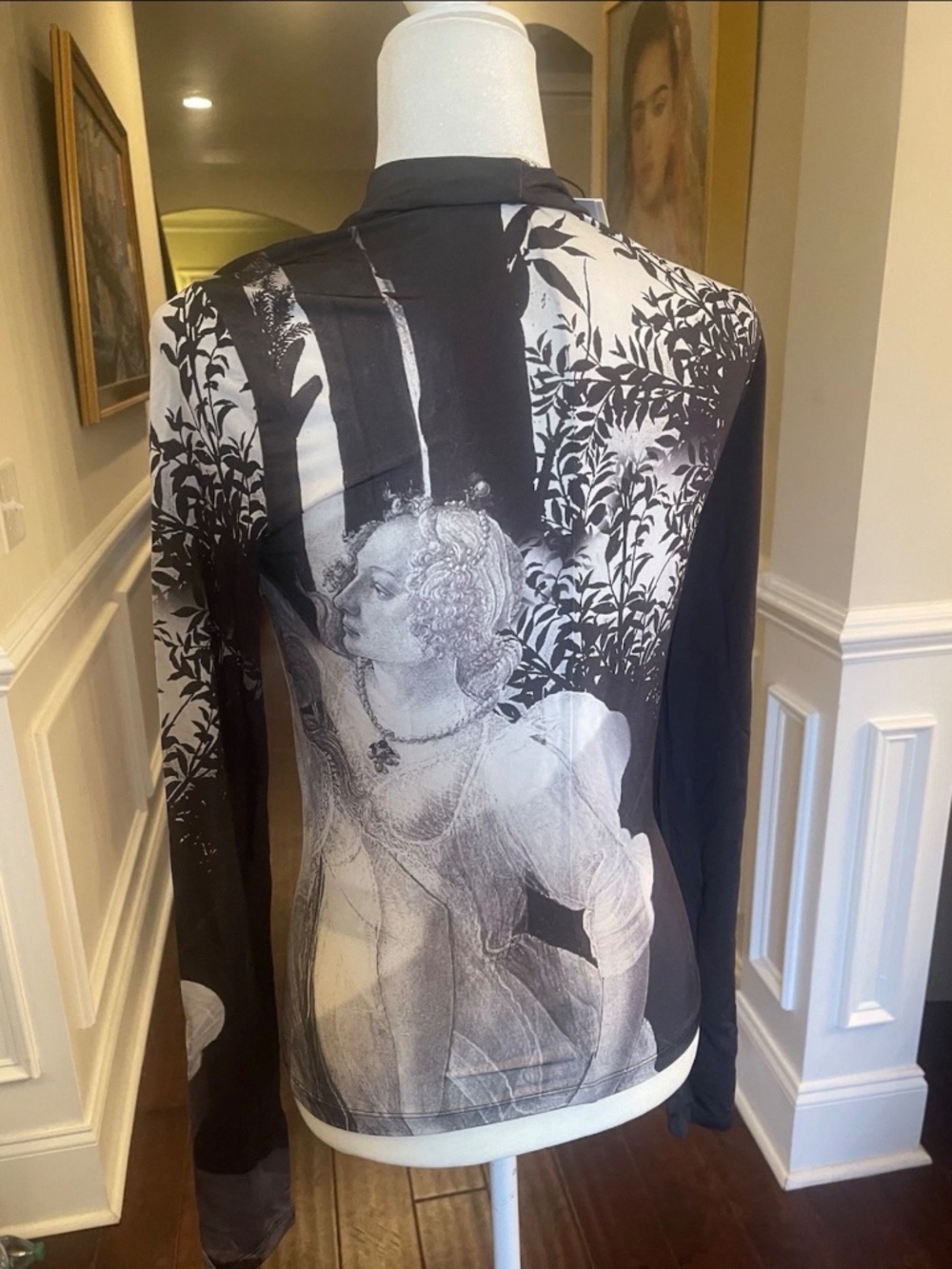 Alice & Olivia Delaina Mock T-neck Renaissance Fresco Body Con Top Size Med NWT - Picture 9 of 14